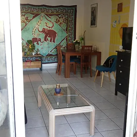 T2 Avec Grande Terrasse Proche Du Departement