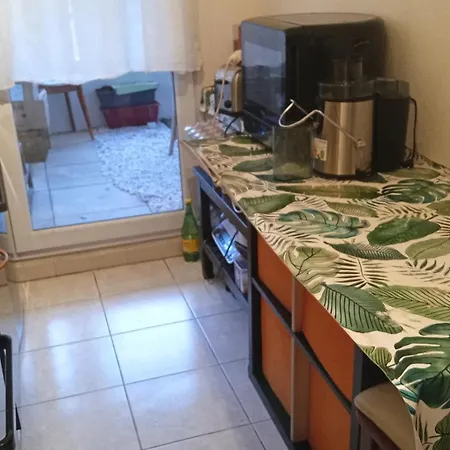 Apartmán T2 Avec Grande Terrasse Proche Du Departement *